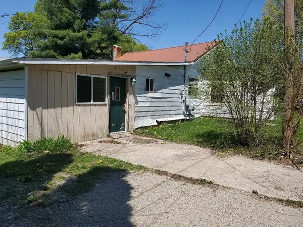 312 S Brown, Edmore, MI 48829