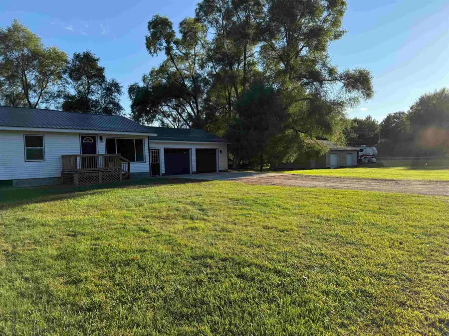 3927 W Tyler RD, Alma, MI 48801 - Image #2