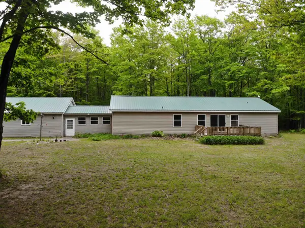 135 Montgomery RD, SouthBoardman, MI 49680