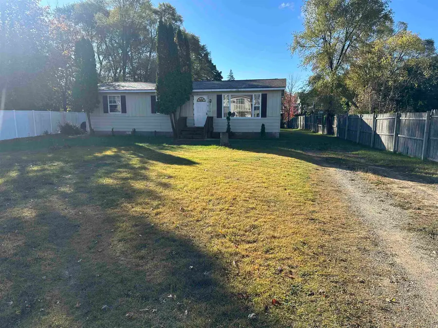 221 Dwyer, Clare, MI 48617 - Image #3