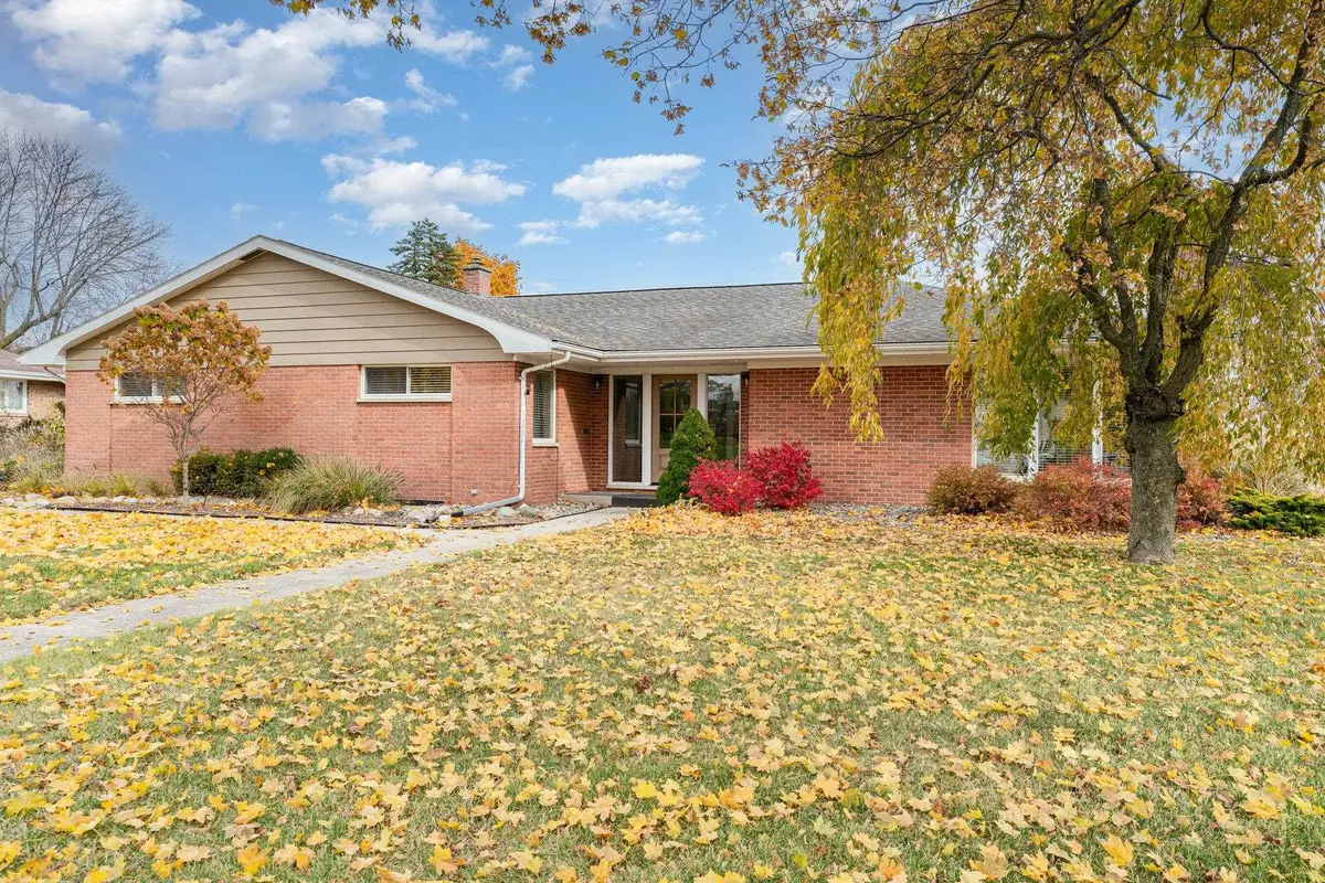 424 Fairlane DR, Alma, MI 48801 - #1