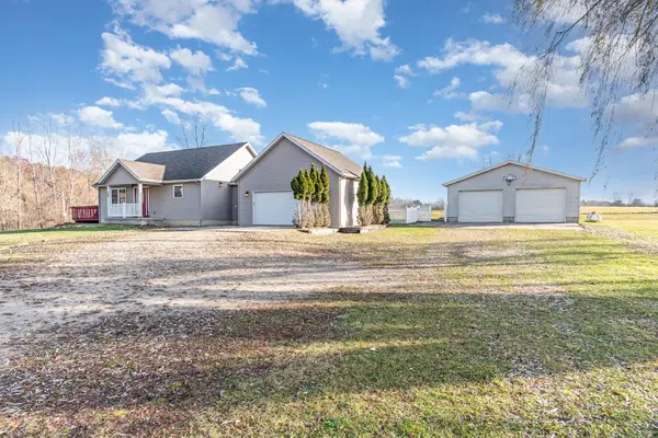 2150 N Douglas, Riverdale, MI 48877