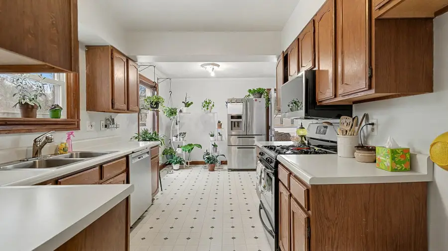 215 Dearing DR, Shepherd, MI 48883 - Image #2