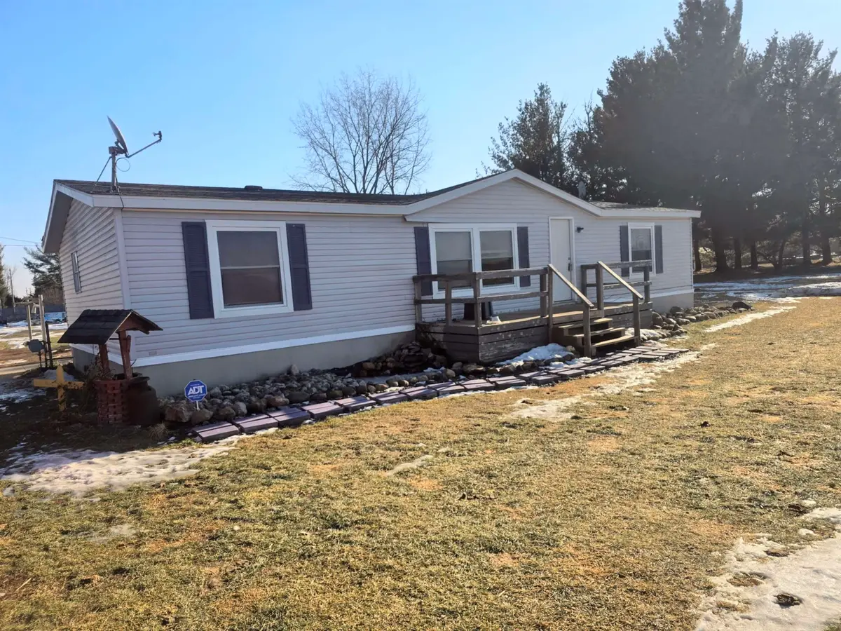 3990 N Ferris RD, Riverdale, MI 48877 - Image #1