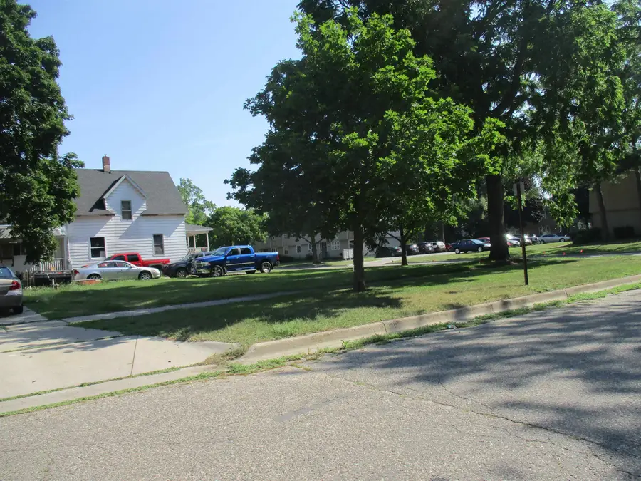 427 E Downie ST, Alma, MI 48801 - Image #2
