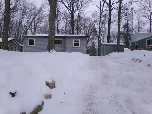 992 Lake, Harrison, MI 48625