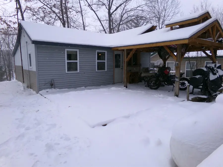 992 Lake ST, Harrison, MI 48625 - Image #2