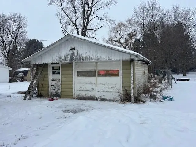 135 E Elm ST, Elsie, MI 48831 - #2
