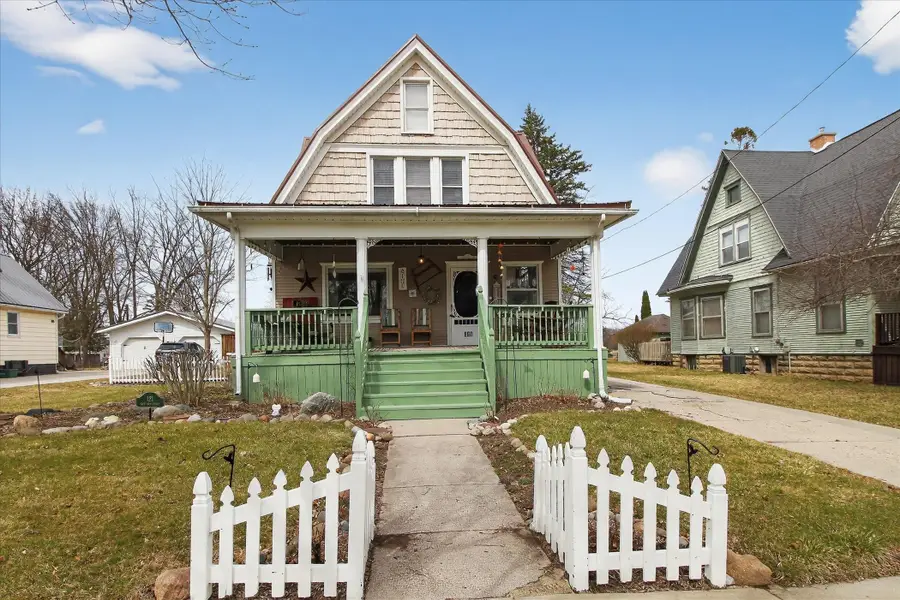 121 E End, Alma, MI 48801 - #3