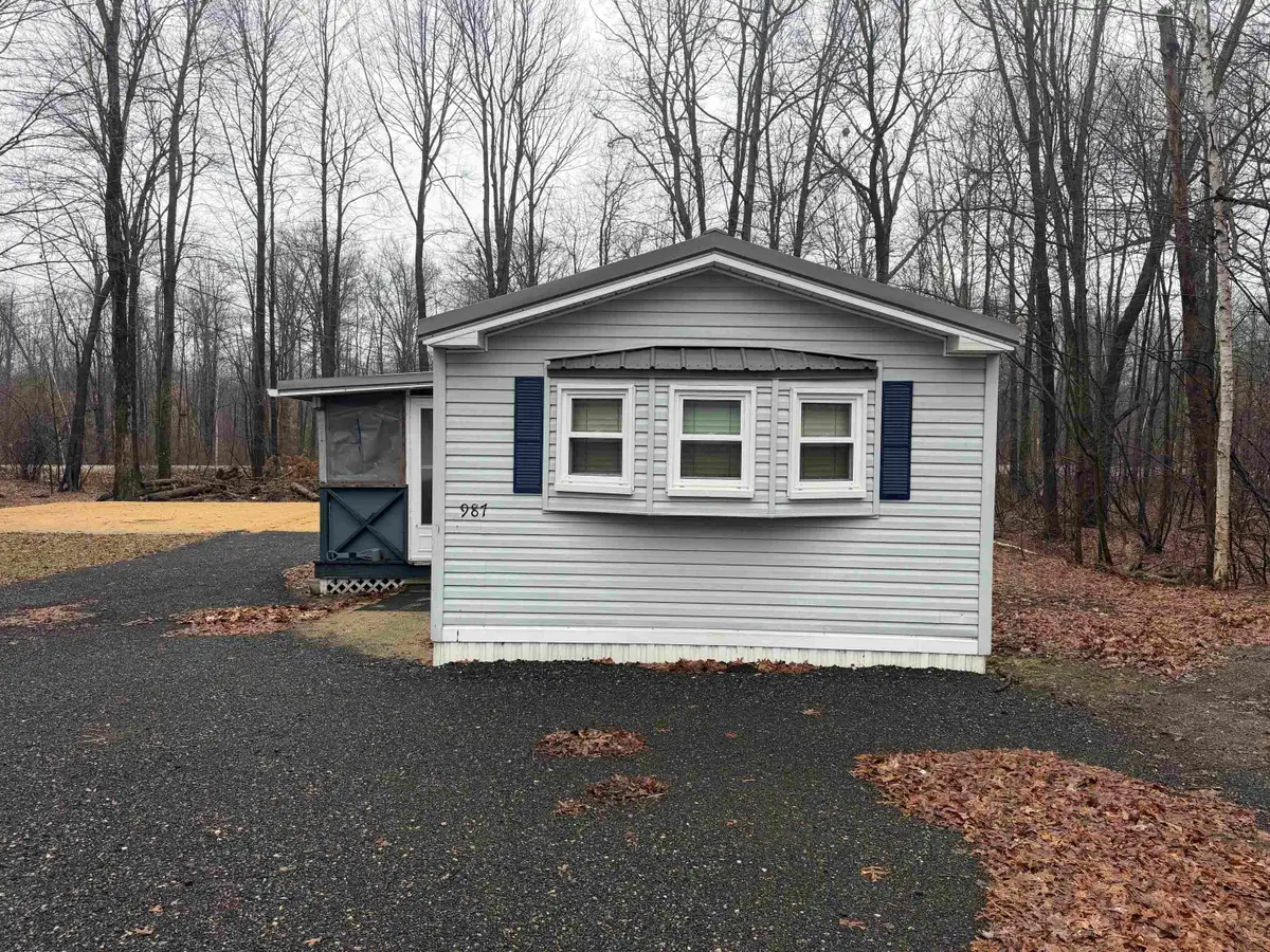 987 W Maplecrest DR, Sanford, MI 48657 - #1