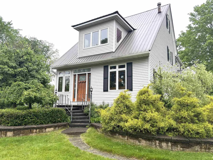 1318 E Broadway, Mount Pleasant, MI 48858 - #3
