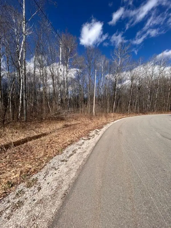 2895 Degeer CT, Midland, MI 48642