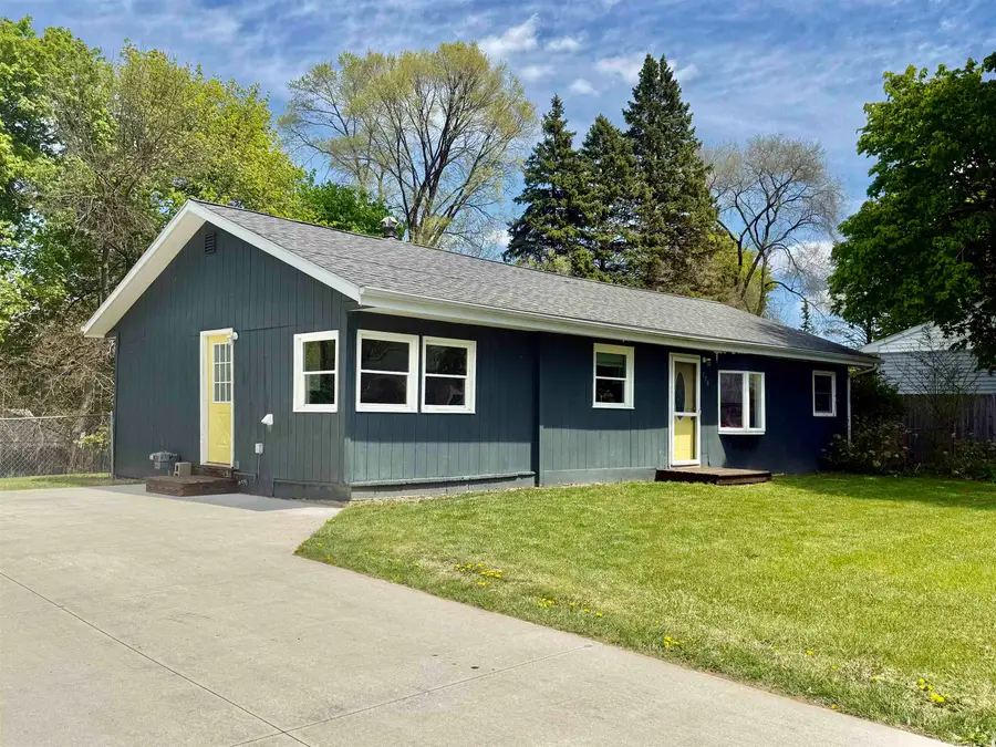 136 W Elizabeth, Alma, MI 48801 - #2