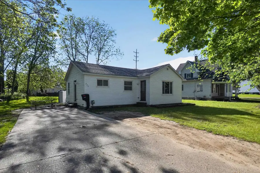 225 Grafton AVE, Alma, MI 48801 - #2