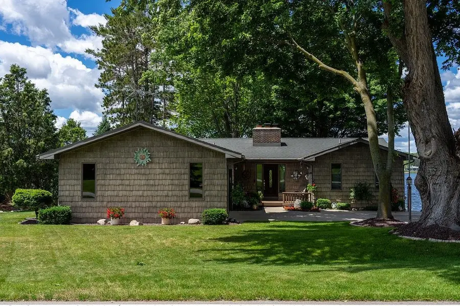 1056 Clubhouse DR, Lake Isabella, MI 48893 - #2