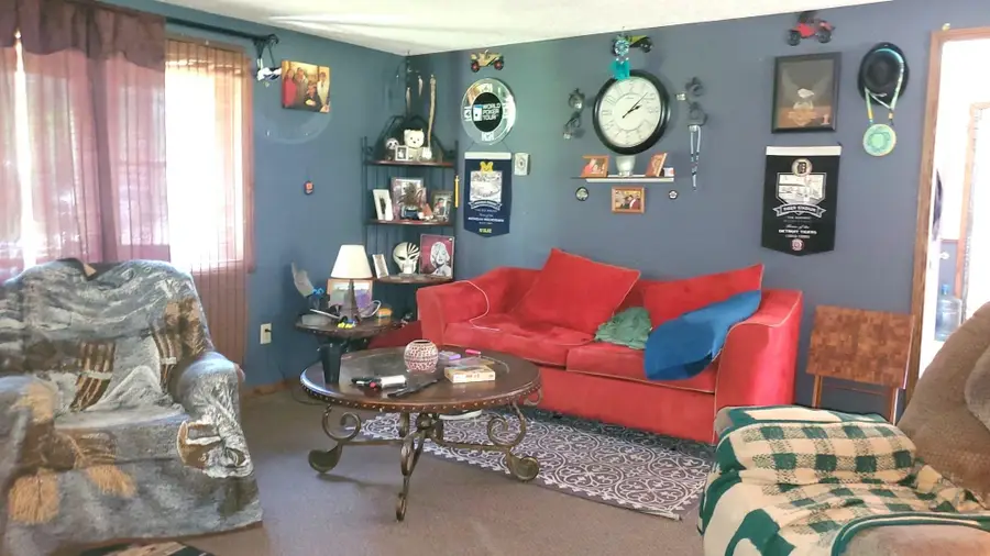 2704 W Deerfield RD, Mount Pleasant, MI 48858 - #3
