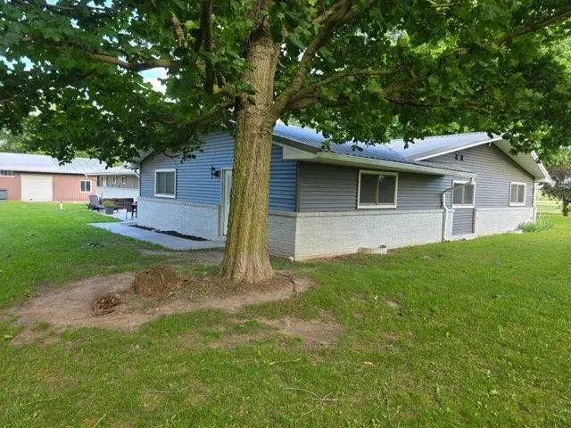1417 E Weidman RD, Rosebush, MI 48878 - #3