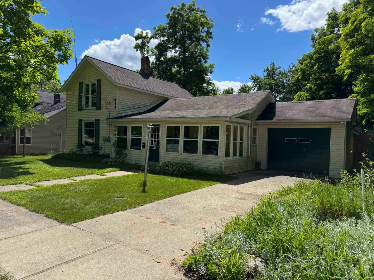 225 N Hayes, Farwell, MI 48622 - #1