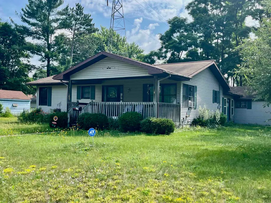 712 W Division ST, Cadillac, MI 49601 - #3