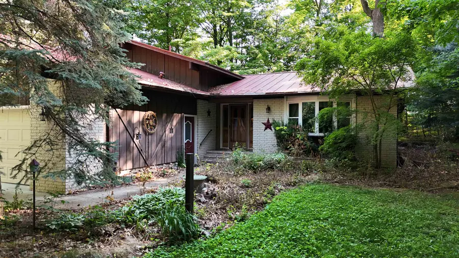 8800 Golfside CT, Shepherd, MI 48883 - #2