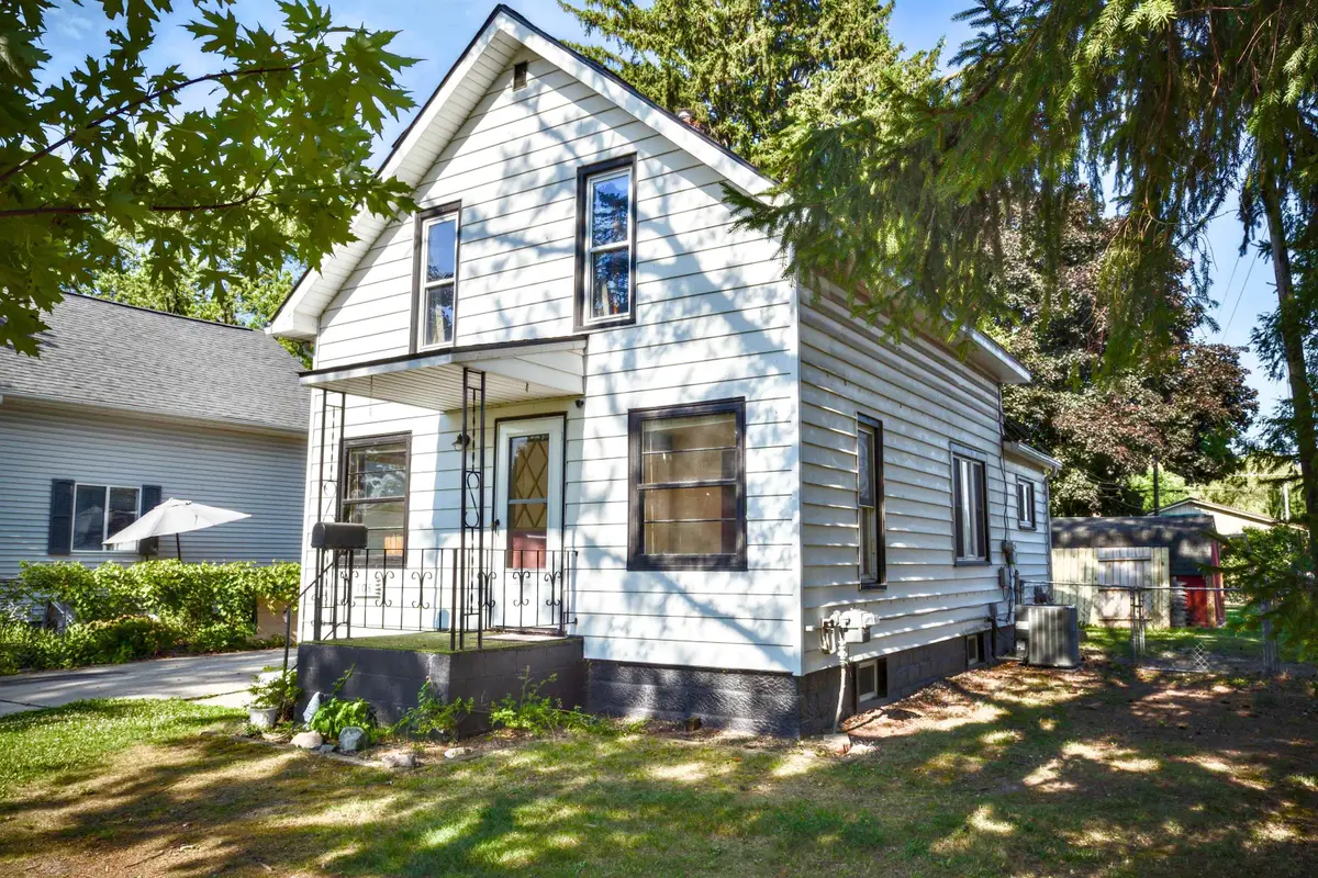 104 Grove AVE, Alma, MI 48801 - #1