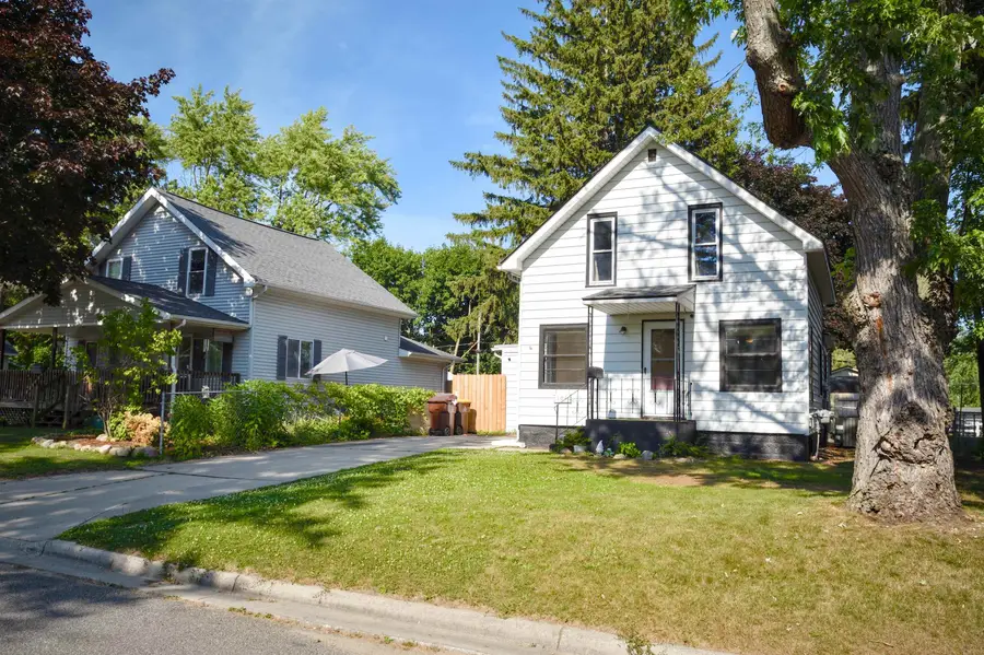 104 Grove AVE, Alma, MI 48801 - #3