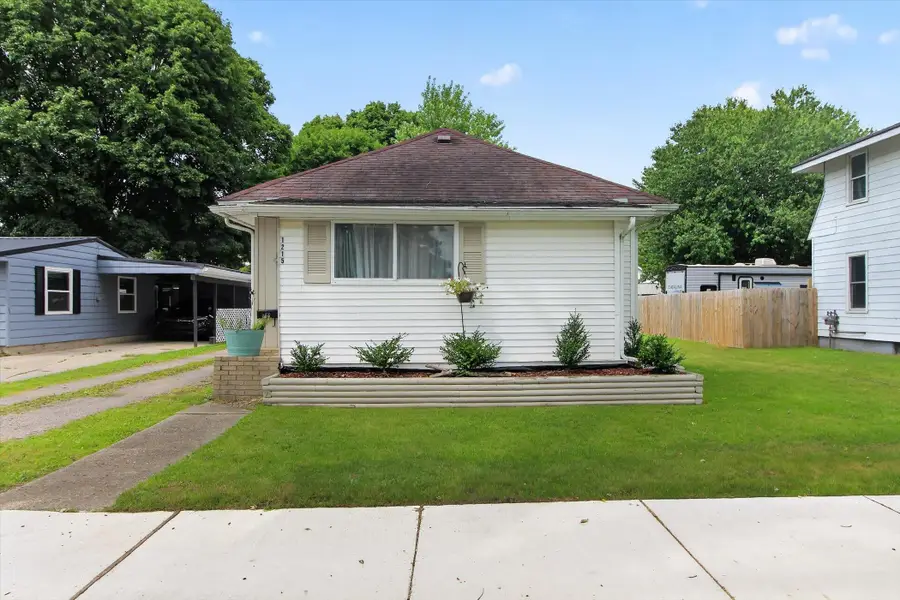 1215 Rosedale ST, Alma, MI 48801 - #3