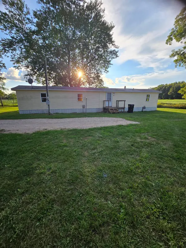 326 W Burton, Pompeii, MI 48874