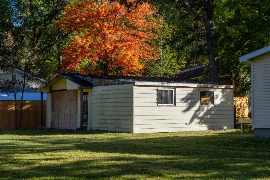 6916 Danes DR, Houghton Lake, MI 48629 - #3