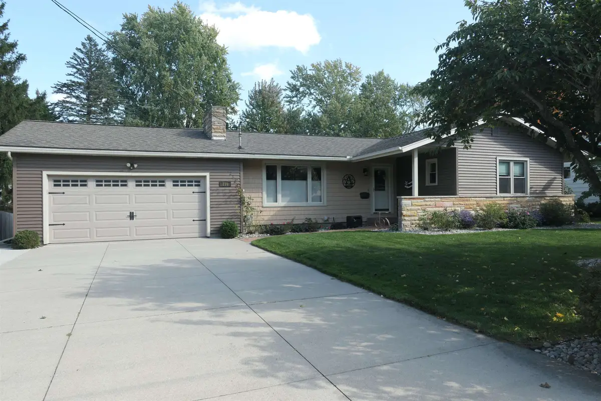 210 Pineview, Alma, MI 48801 - #1