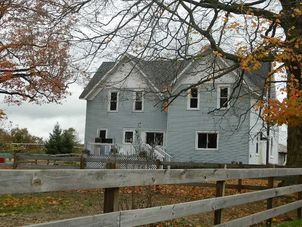 5911 SW County Line RD, Blanchard, MI 49310