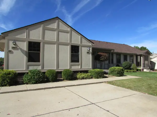 9920 Cambridge Court, SouthLyon, MI 48178