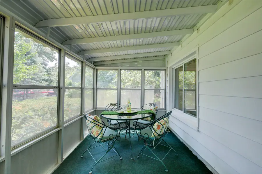 15601 Park Lane, Plymouth, MI 48170 - Image #3