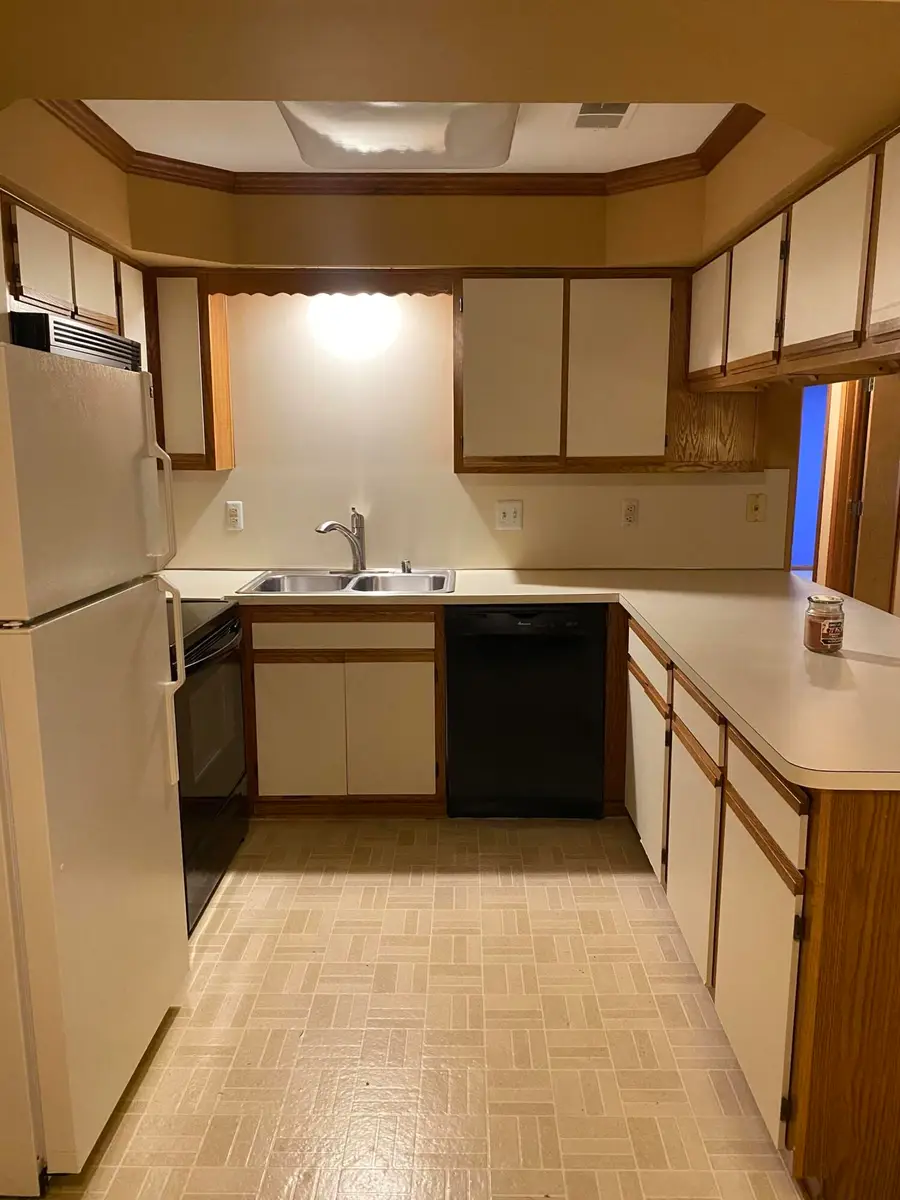 30566 Oakridge Manor Drive Unit: 24, Roseville, MI 48066 - Image #3