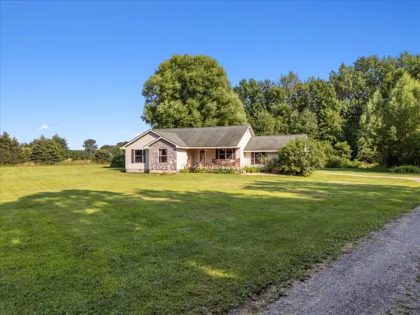11265 W Coon Lake Road, Webberville, MI 48892
