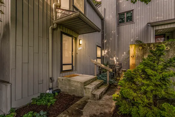 2174 Overlook Court, AnnArbor, MI 48103