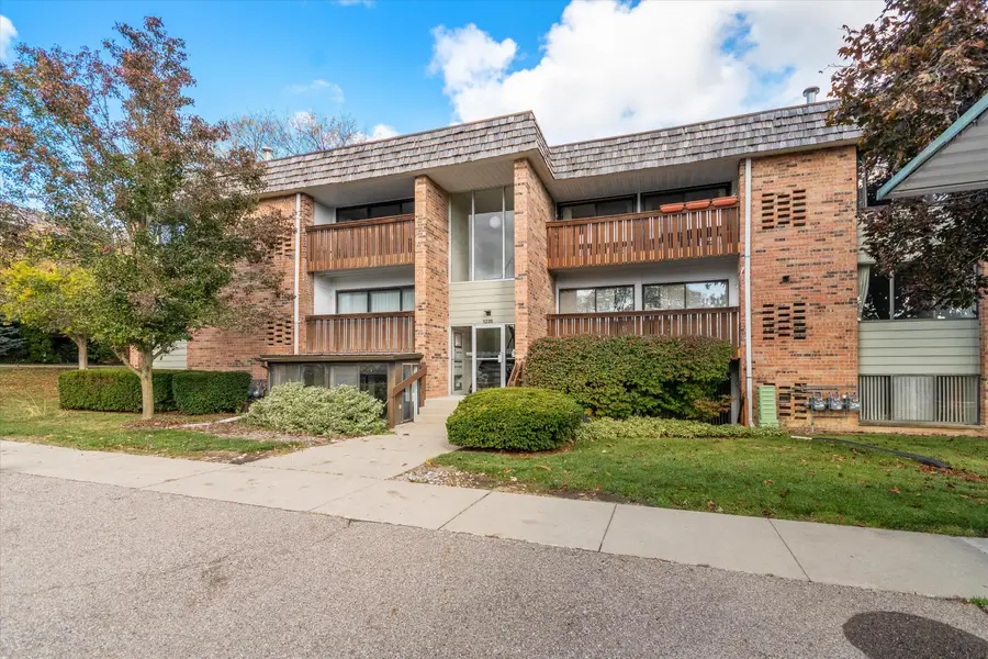 1235 S Maple Road Unit: 302, Ann Arbor, MI 48103 - #3