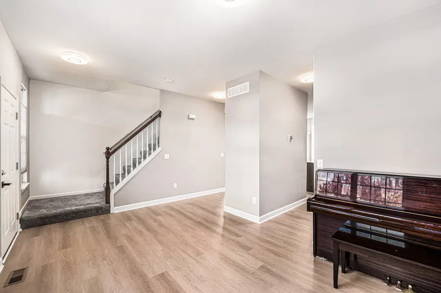 27106 Ladbroke Street, Novi, MI 48374 - Image #3