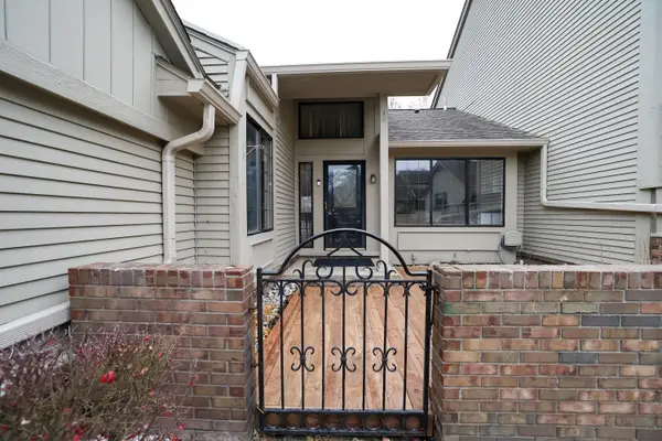 7233 Creeks Bend Drive, WestBloomfield, MI 48322