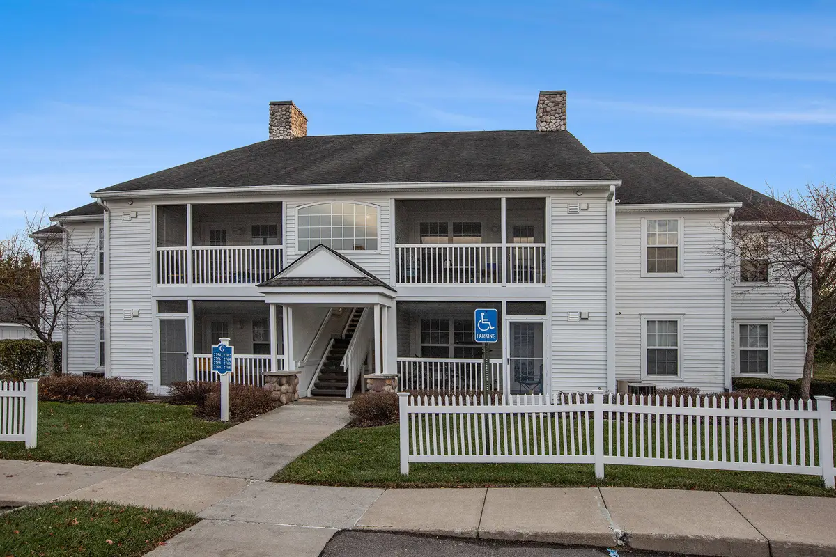 2768 S Knightsbridge Circle, Ann Arbor, MI 48105 - Image #1