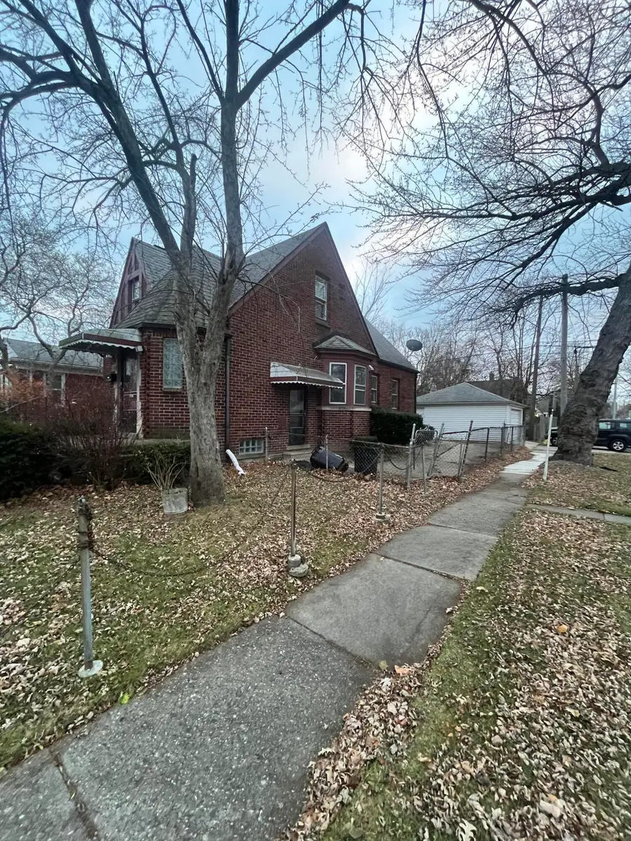 20604 Washtenaw Street, Harper Woods, MI 48225 - #2