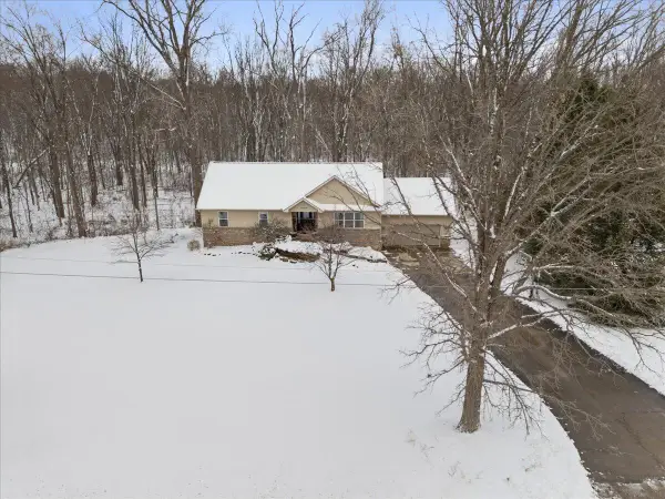 56210 11 Mile Road, NewHudson, MI 48165