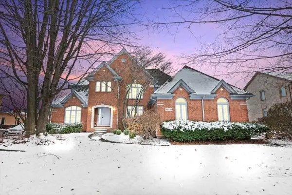 48436 Amber Lane Lane, Utica, MI 48315