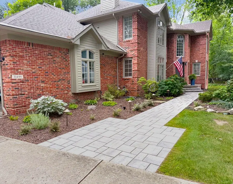 31495 Sleepy Hollow Lane, Southfield Township, MI 48025 - Image #2