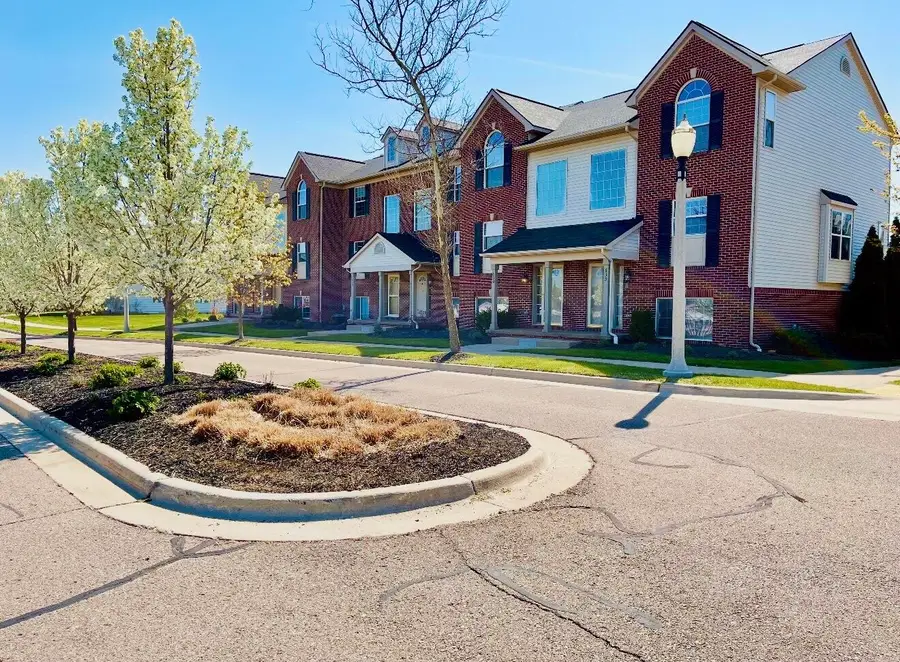 631 Nantucket Drive, Lansing, MI 48906 - Image #2