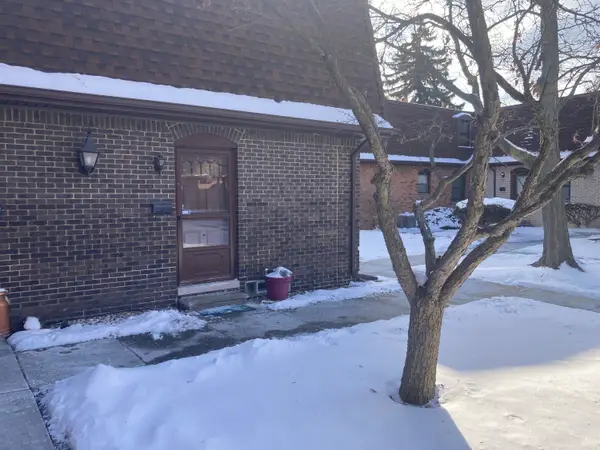 5065 Crooks Unit: 49, RoyalOak, MI 48073