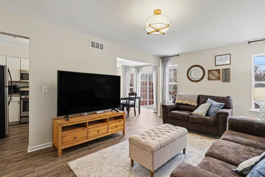 4275 Hunters Circle W, Canton, MI 48188 - Image #3