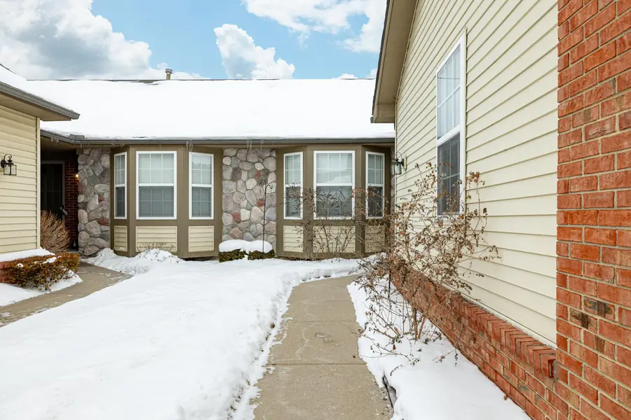 1877 N Kenwyck Drive, Ypsilanti, MI 48198 - #2