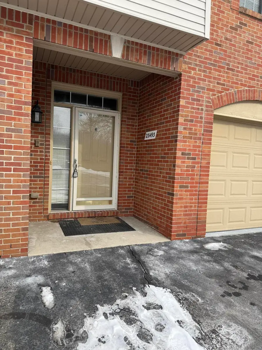 23493 Williamsburg Circle, Woodhaven, MI 48183 - #2