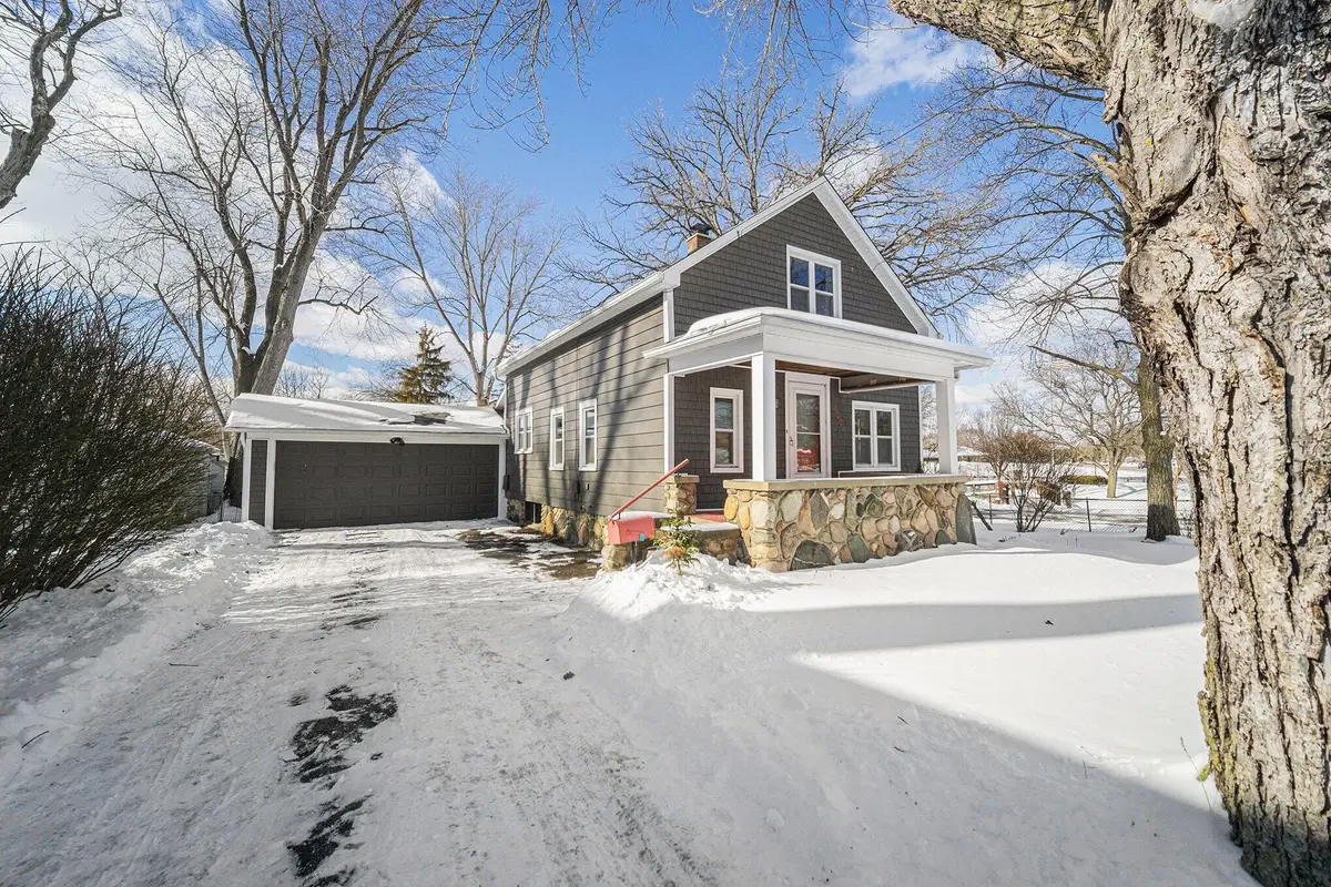 629 N Main Street, Chelsea, MI 48118 - #1